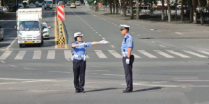 三句“警言”传帮带：  把路畅民安刻进藏蓝日常