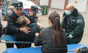 巡逻途中遇伤者 民警救助显温情